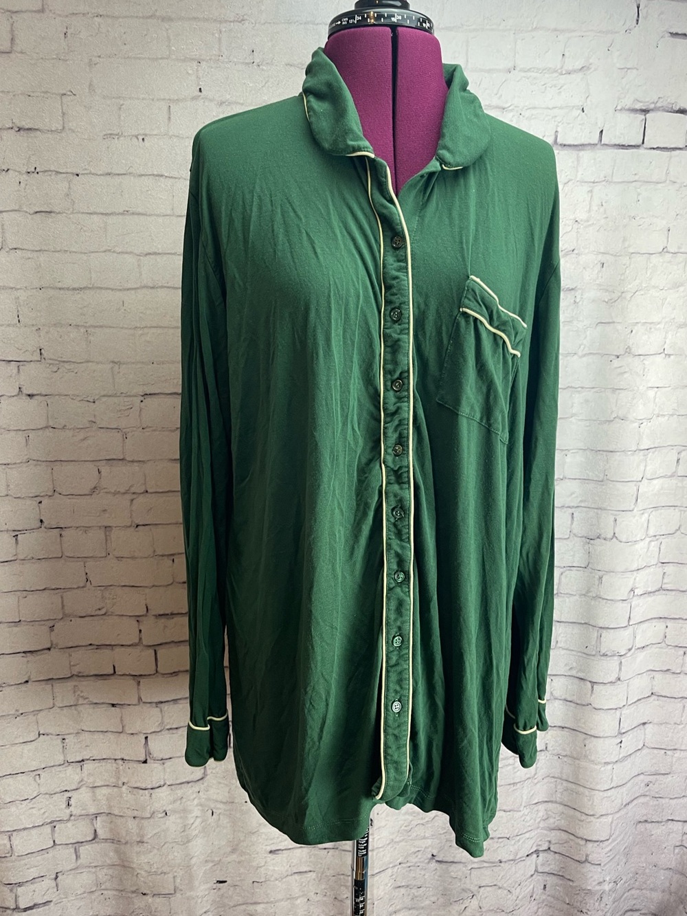 Lake size XL green button down pajama top